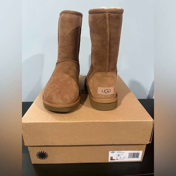 UGG women’s Classic Short II | Color: Chestnut | size 7 - Picture 2 of 5